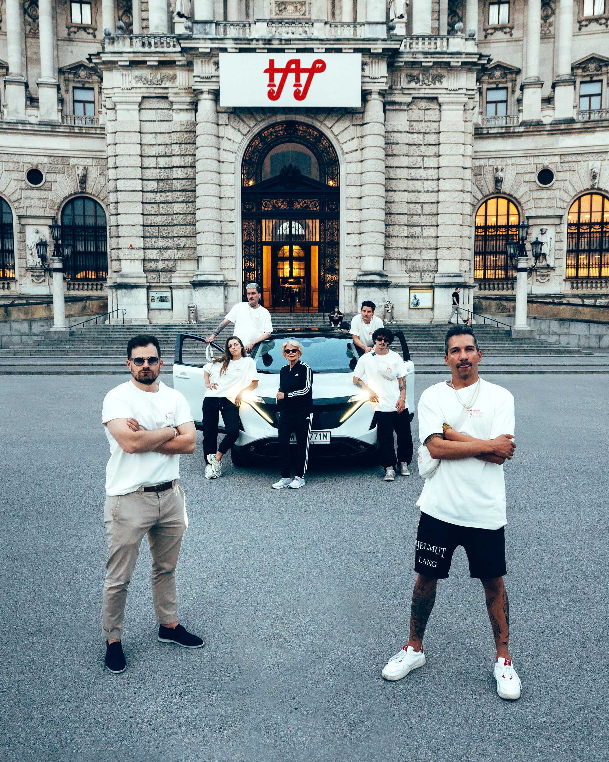 WARDA Strassenapotheke Merch Shooting Hofburg