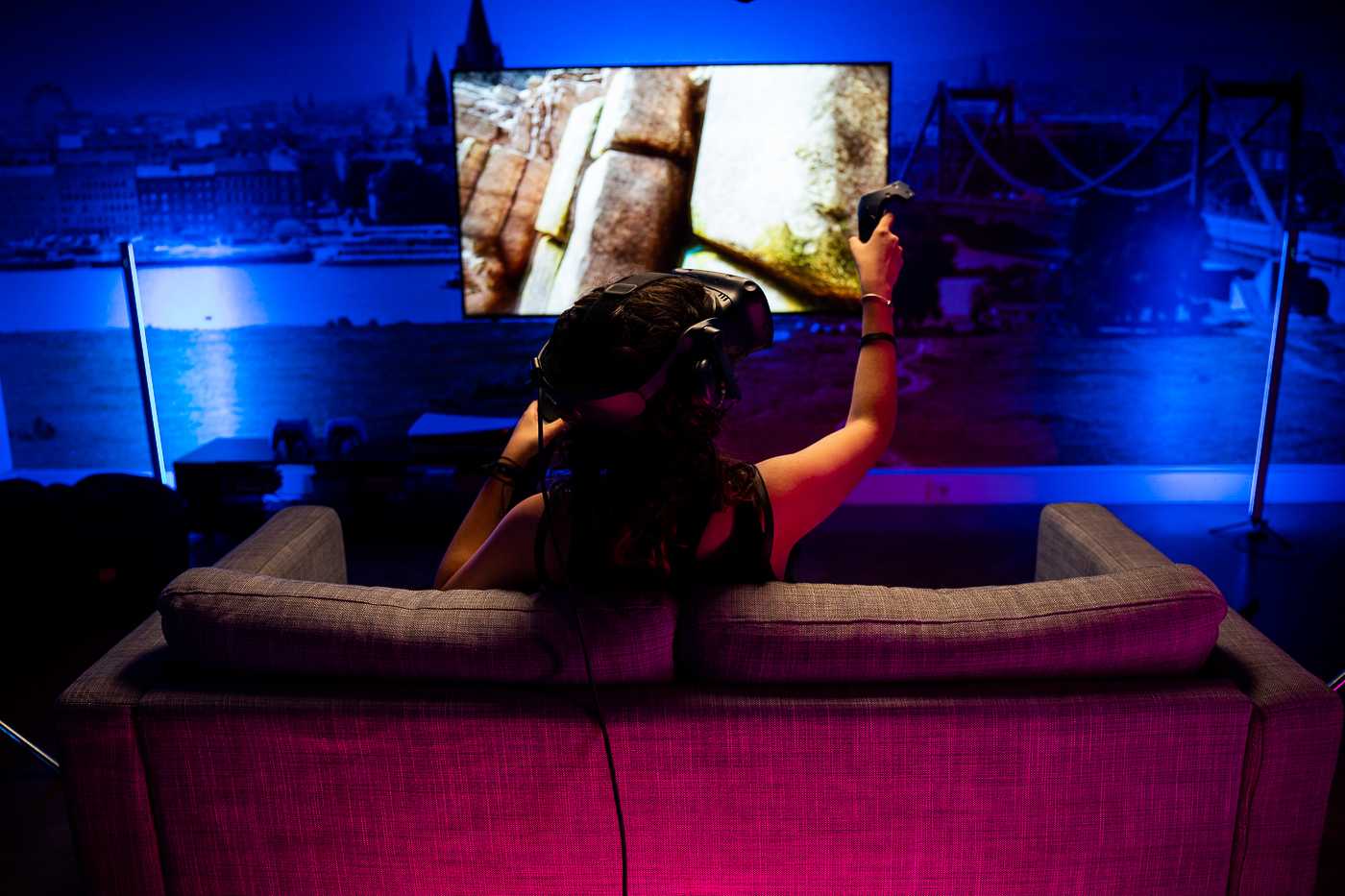 Girl with VR-Set on couch
